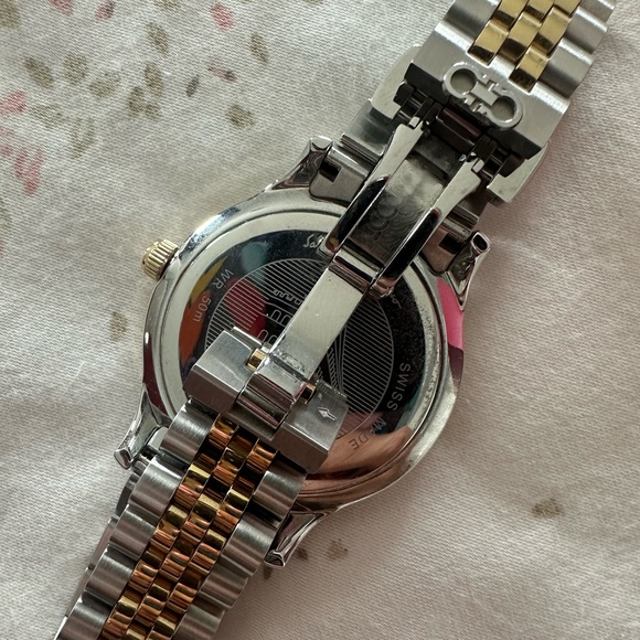 Ferragamo Two Toned Women’s Watch - Picture 5 of 6